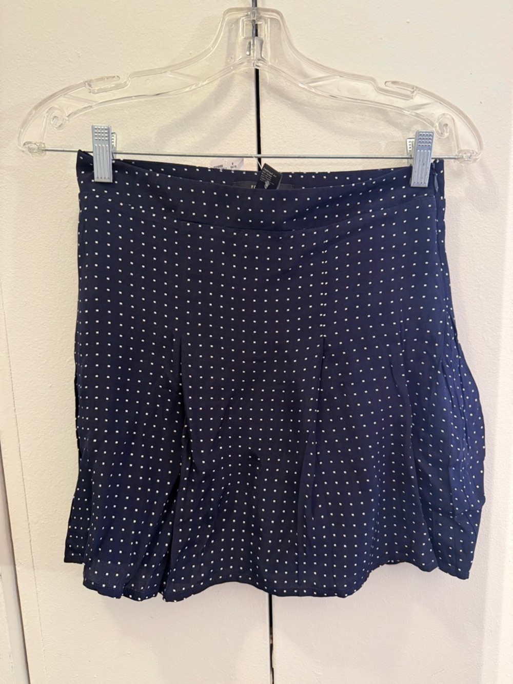 Forever 21 women navy polka square mini skirt pleats and built-in lining Size XS